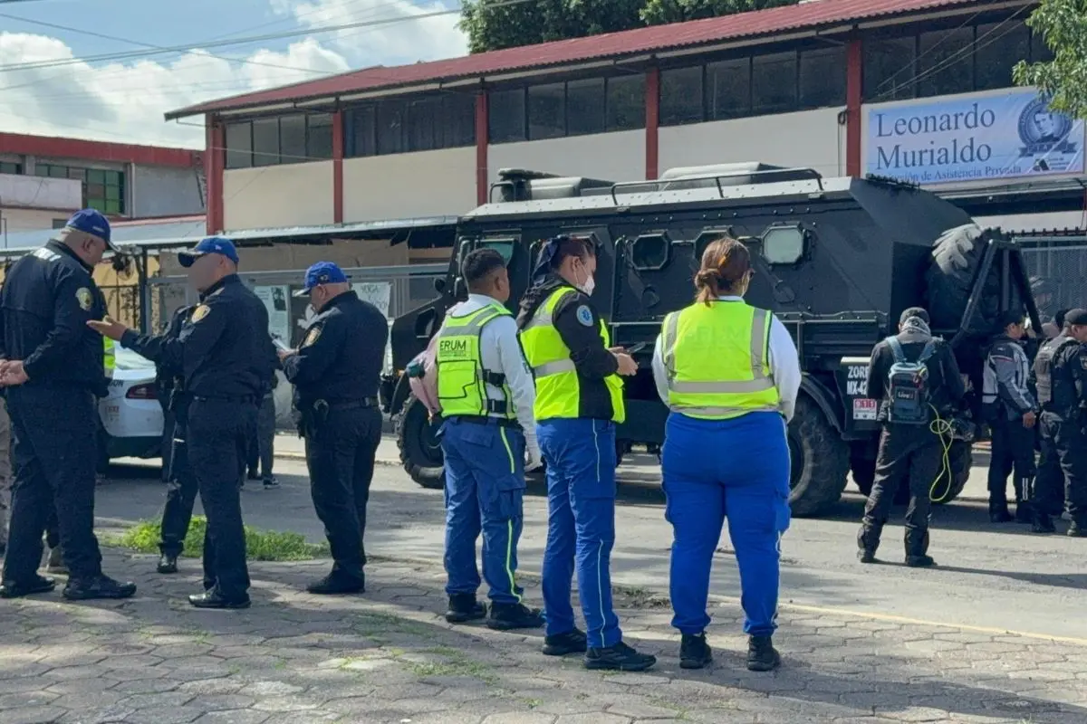 Elementos de seguridad custodian el gimnasio en San Juan Aragón en CDMX.   Foto: Ramón Ramírez