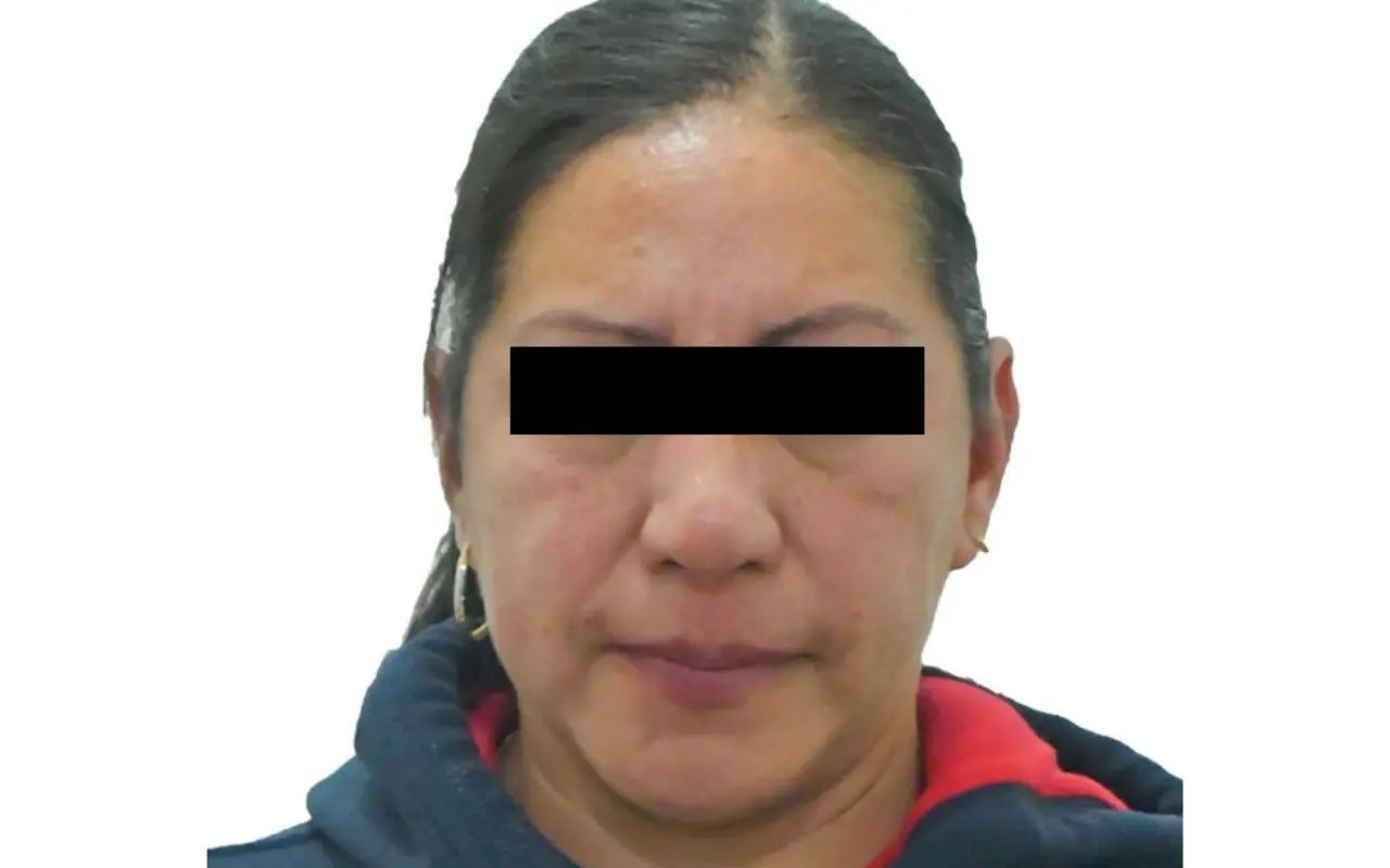 Selenne “N”, ex alcaldesa de Capulhuac, fue vinculada a proceso por abuso de autoridad y lesiones, tras su detención en el Edomex. Foto: @FiscaliaEdomex (Canva)