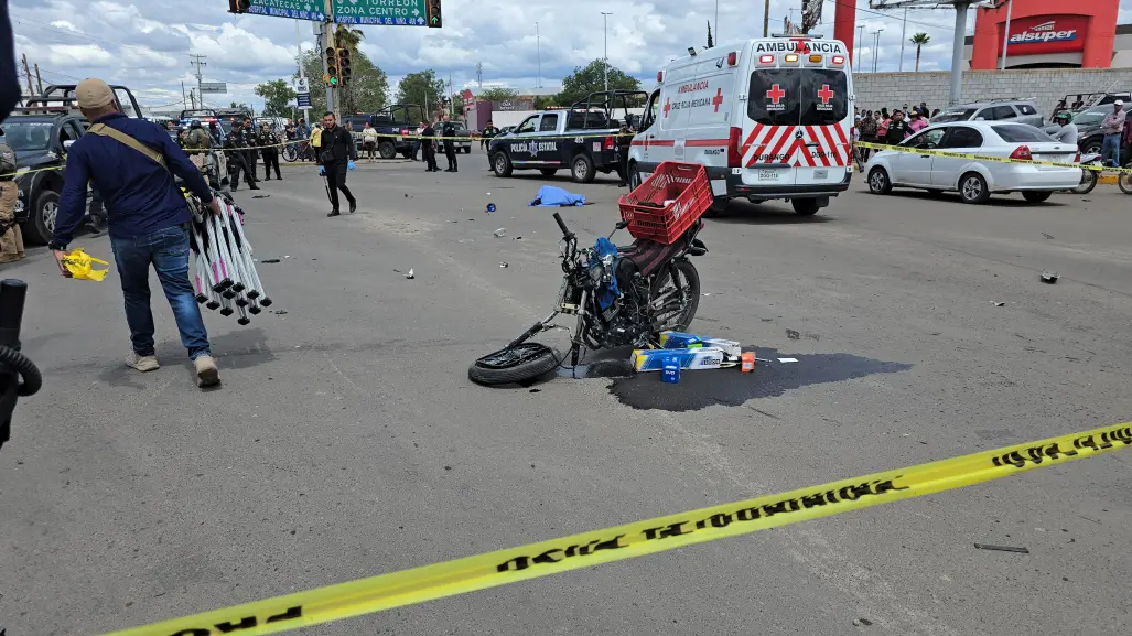 Muere joven motociclista al chocar con patrulla de Policía Estatal