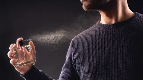 3 perfumes clásicos para hombres mayores de 45 que nunca pasan de moda