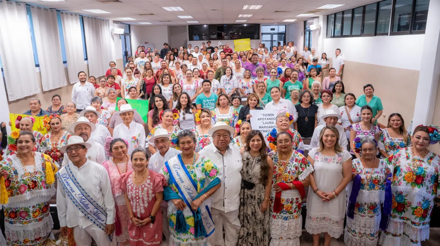 ¿Quiénes fueron elegidos como imagen de la Expo Persona Adulta Mayor? Foto: Cortesía