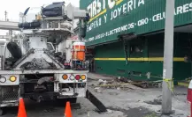 Evacúan a empleados de negocio tras fuga de gas causada por choque en Monterrey