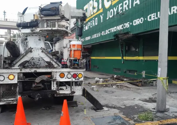 Evacúan a empleados de negocio tras fuga de gas causada por choque en Monterrey