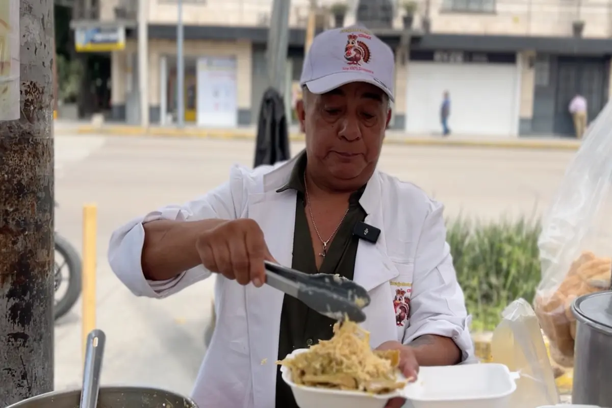 Don Ángel de guajolotongo en CDMX. Foto: Iván Macías
