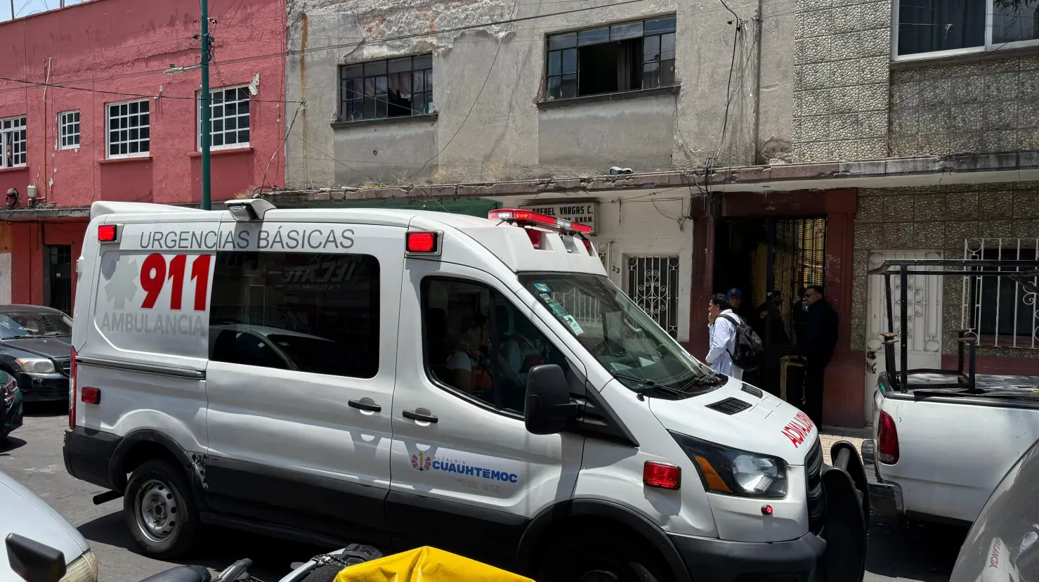 Ambulancia frente al lugar donde fueron encontradas las mujeres sin vida.       Foto: Ramón Ramírez