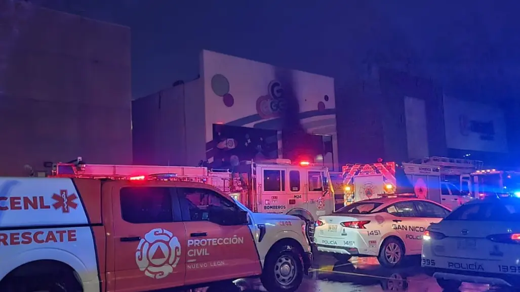 VIDEO | Incendio consume salón de fiestas en San Nicolás de los Garza