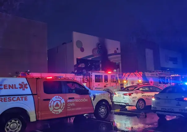 VIDEO | Incendio consume salón de fiestas en San Nicolás de los Garza