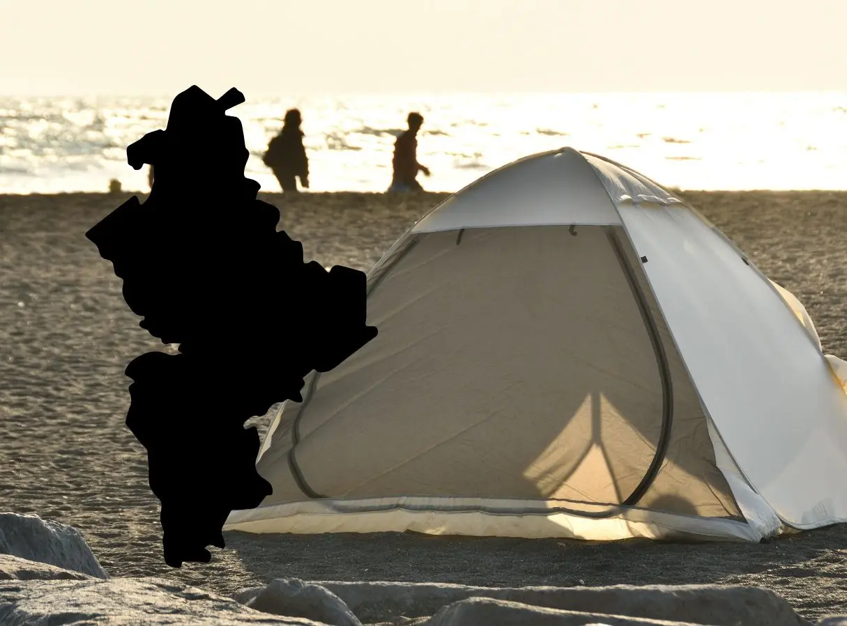 Aunque no es una playa tradicional, este embalse ofrece una experiencia muy cercana en Nuevo León. Foto: Canva.