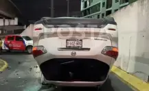 VIDEO | Auto vuelca sobre avenida Garza Sada en plena lluvia