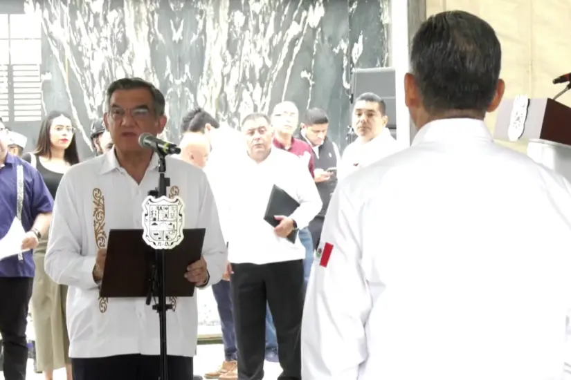 El gobernador Américo Villarreal Anaya tomó protesta al general Carlos Arturo Pancardo Escudero como nuevo secretario de Seguridad Pública en Tamaulipas. Foto: Victoria Jiménez