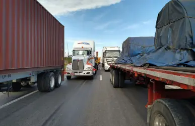 Más de 500 transportistas afectados en carreteras  por "Barry" en Tamaulipas