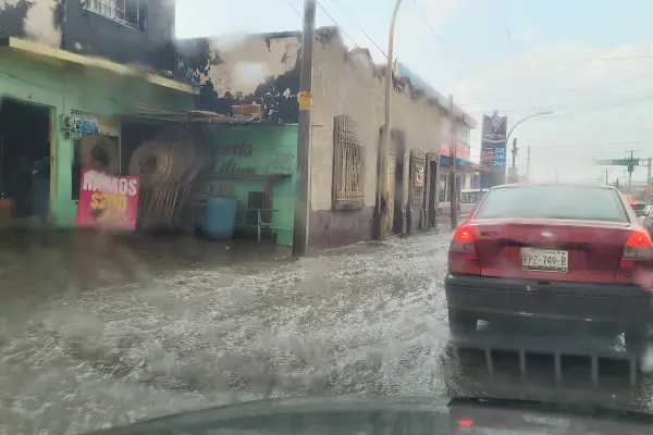 Acumulación de basura causa inundaciones en Saltillo