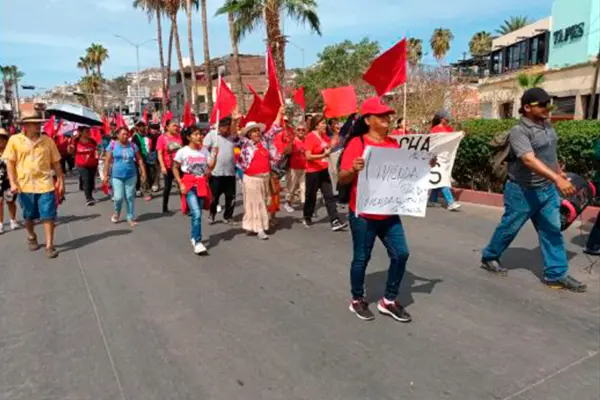 Antorchistas de BCS marchan por vivienda digna: acusan abandono del gobierno