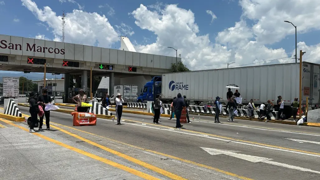 Bloquean autopista México-Puebla tras desaparición de Dafne en Edomex