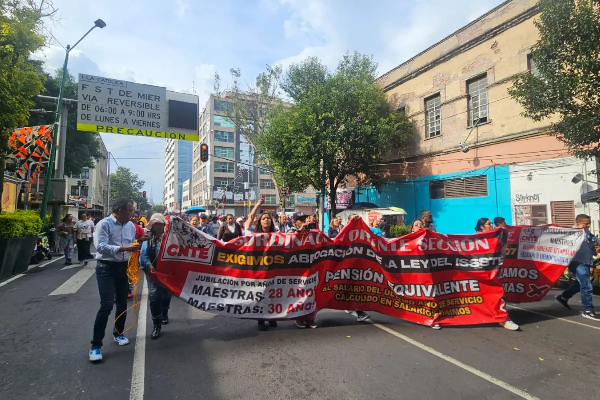 Maestros del CNTE marchan en CDMX, Foto: Luis Alfaro