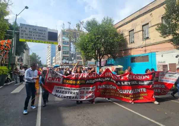 CNTE continúa protesta en CDMX; piden devolución de sueldos retenidos por plantón