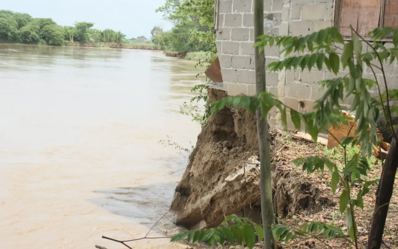 Casa con base erosionada en Villahermosa, Tabasco. Foto: Armando de la Rosa