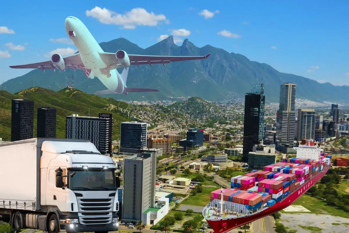 Monterrey de fondo con un camión de carga, un avión y una lancha transportadora Foto: Canva