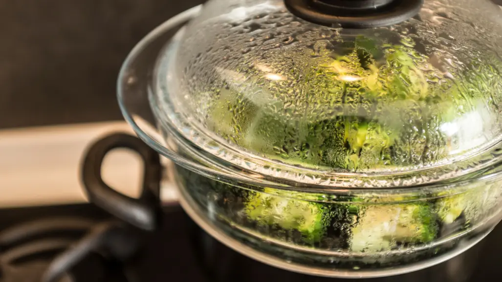 ¿El agua de cocción sirve como fertilizante? Esto es lo que debes saber