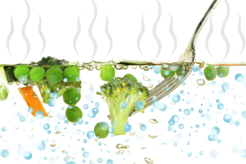 Aprende a reutilizar el agua de cocción de tus verduras y ofrecer a tus plantas un impulso nutritivo y natural. Foto: Canva
