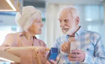 El perfume ideal para hombres de más de 60 años: clásico, duradero y con presencia