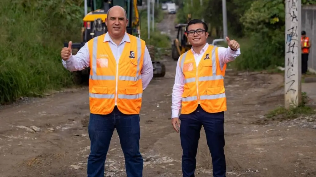 Félix Arratia arranca obras de pavimentación en El Pozo, de Juárez