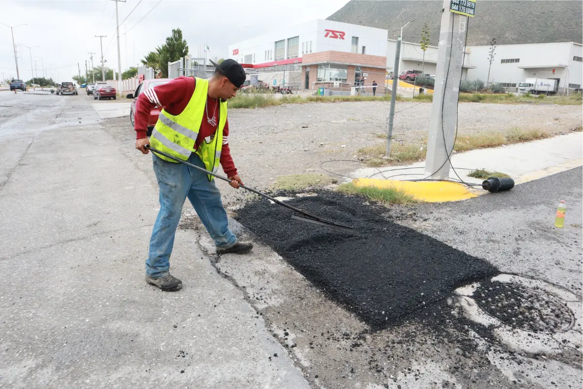 Díaz explicó que lo que se pretende es identificar las áreas en las que se presentan mayor cantidad de daño al asfalto./Foto: Gobierno Municipal de Saltillo