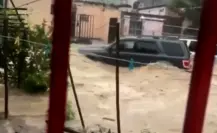 Lluvia intensa inunda calles y puentes en San Luis Potosí