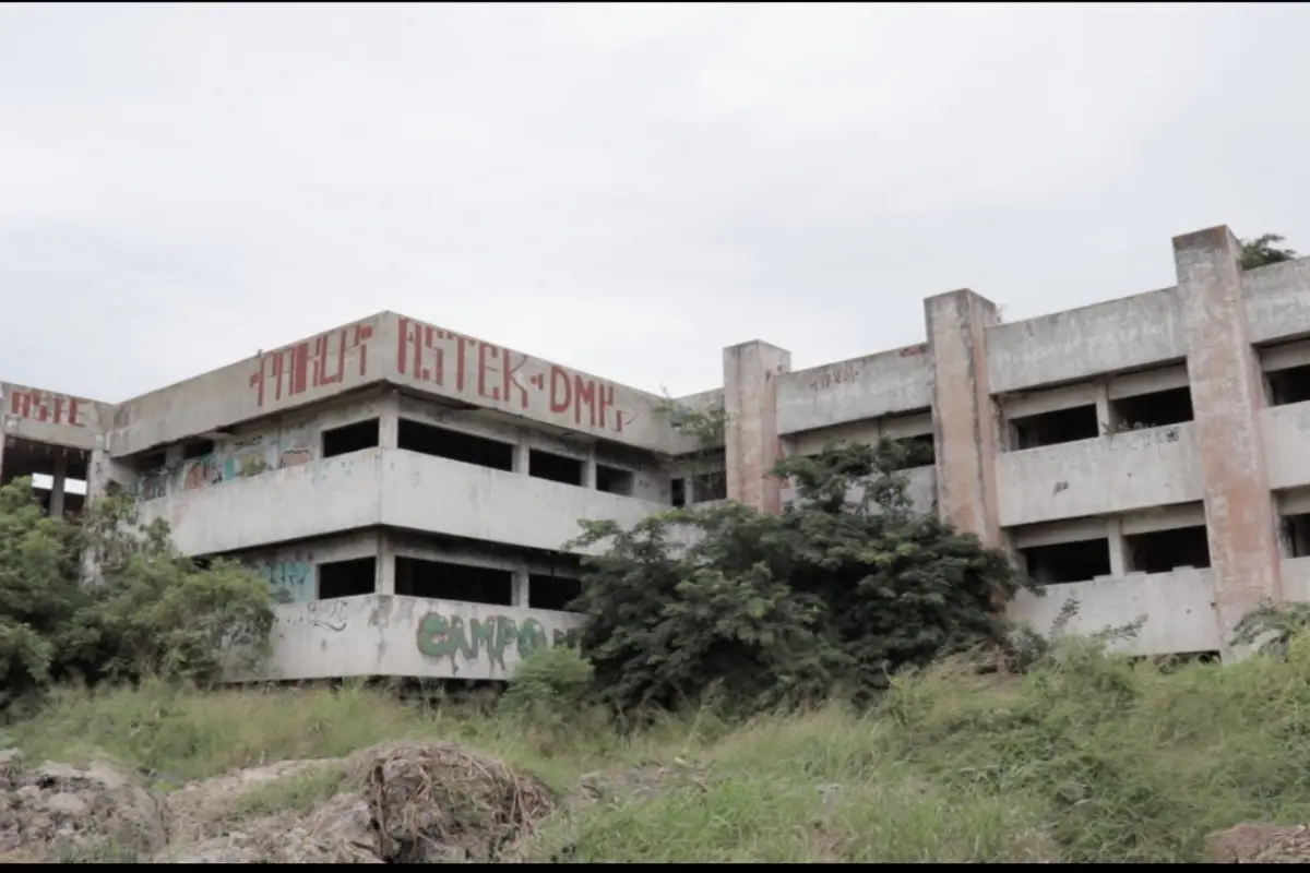A pesar del abandono, el edificio sigue atrayendo a curiosos, cazadores de leyendas y exploradores urbanos. Foto: RETRO TAMPICO
