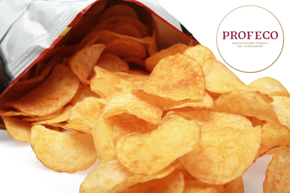Profeco presenta un estudio fundamental sobre las papitas que contienen menos grasas saturadas y sodio en el mercado. Foto: Canva