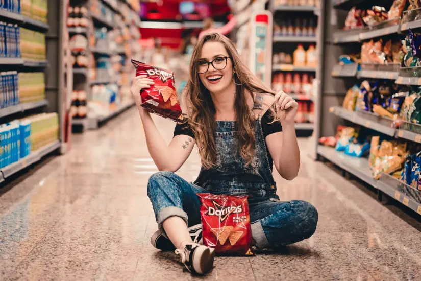 Recientemente, Profeco ha elaborado un estudio que destaca las papitas con bajo contenido de grasas saturadas y sodio. Foto: Canva