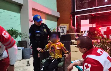 Policías de CDMX rescatan a niño que huyó de casa para explorar Chapultepec; ya buscan a su familia