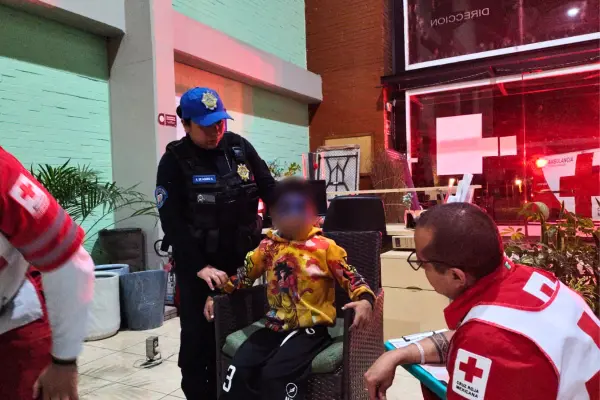 Policías de CDMX rescatan a niño que huyó de casa para explorar Chapultepec; ya buscan a su familia