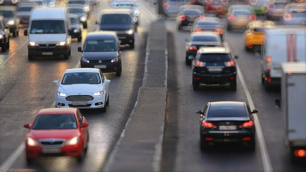 Placas vehiculares en Edomex: anuncian descuentos y beneficios por reemplacar en julio y agosto. Foto: Canva
