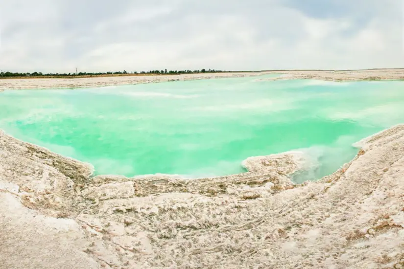 El proceso de producción de sal aprovecha el sol, el viento y la topografía del lugar. Foto: México Desconocido