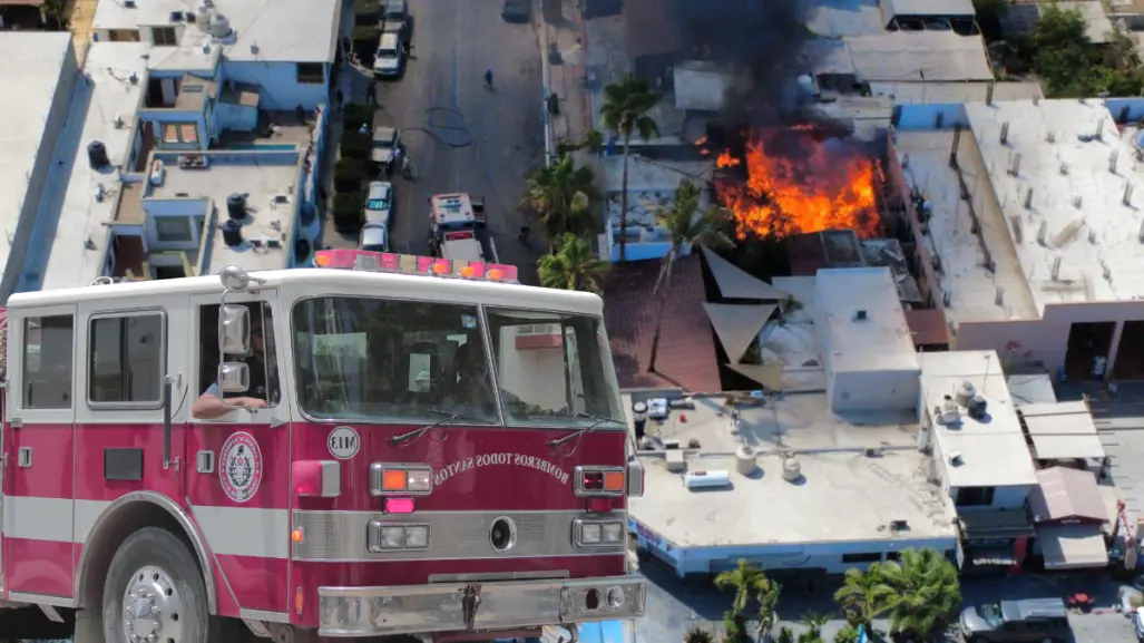 Bomberos de Todos Santos sofocan fuerte incendio: tardaron 4 horas