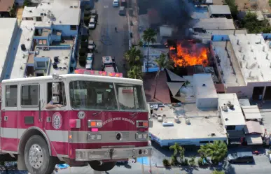 Bomberos de Todos Santos sofocan fuerte incendio: tardaron 4 horas