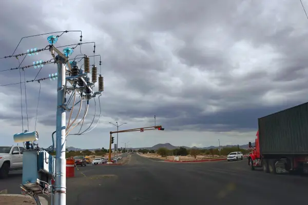 Lluvia provoca afectaciones en cortes de energía en 24 colonias de La Paz