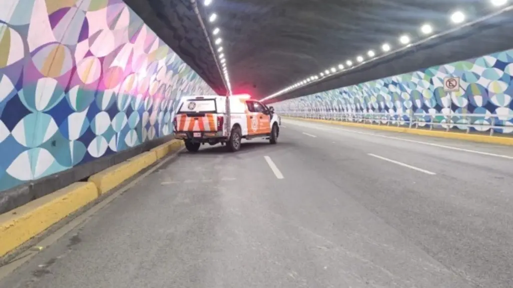 VIDEO | Se desprende concreto en el túnel de la Loma Larga y moviliza autoridades en Monterrey