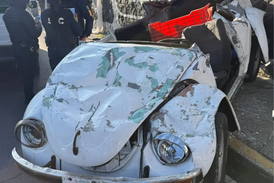 Tres personas mueren tras volcadura de auto en la alcaldía Magdalena Contreras