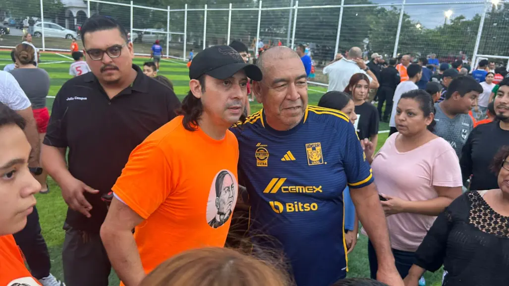 Ex jugadores de Tigres inauguran cancha de fútbol en Juárez