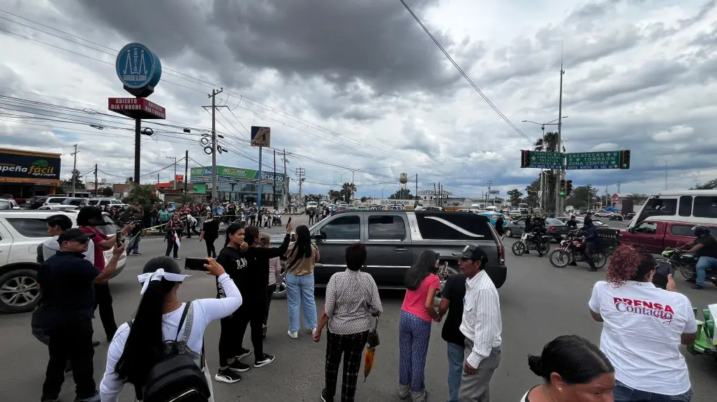 Ciudadanos se manifiestan desde el lugar donde perdió la vida Chuy en accidente con estatales