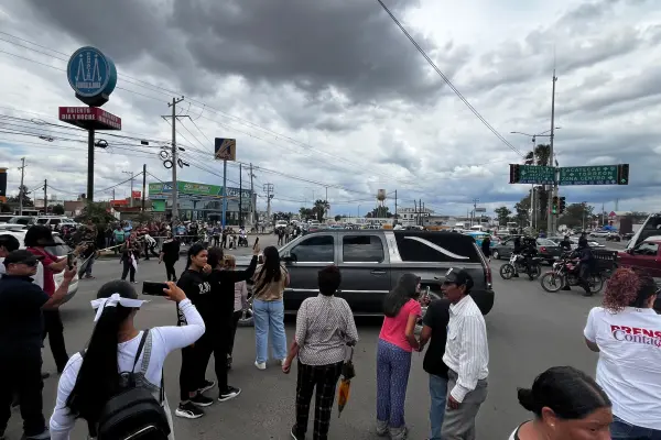 Ciudadanos se manifiestan desde el lugar donde perdió la vida Chuy en accidente con estatales