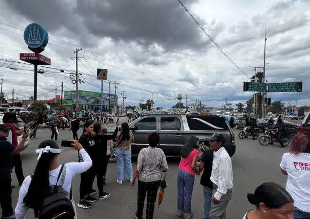 Ciudadanos se manifiestan desde el lugar donde perdió la vida Chuy en accidente con estatales