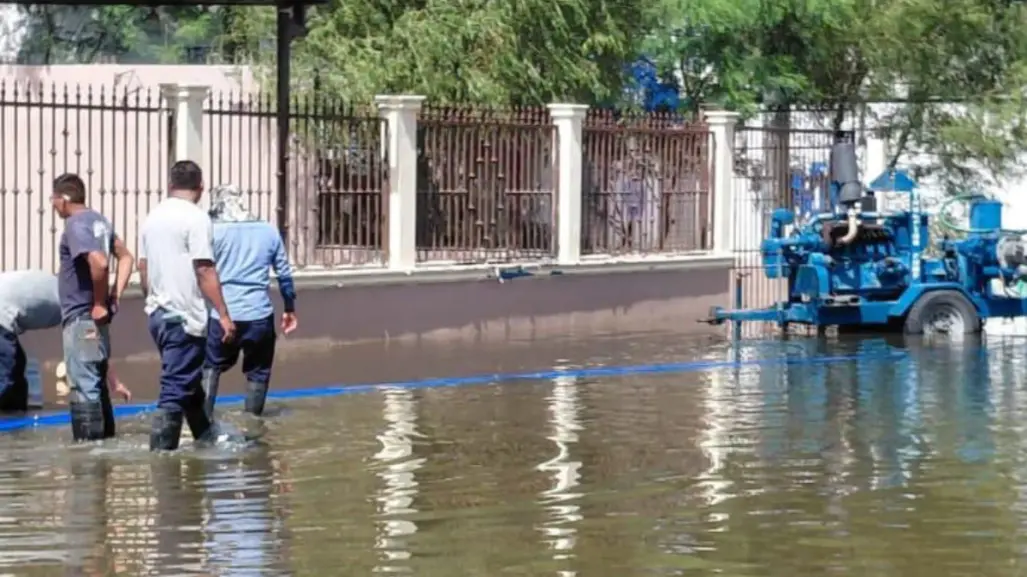 Gobierno de Matamoros busca bajar los niveles de agua en la colonia Las Norias