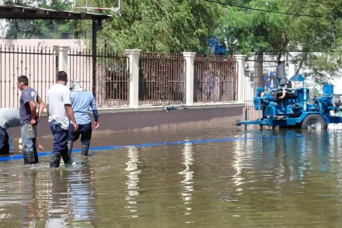 Las labores de desfogue en sectores inundados continúa en Matamoros. Foto: Victoria Jiménez