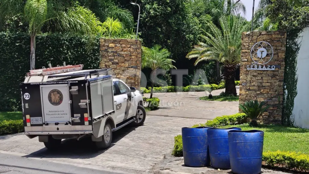 Grupo armado irrumpe domicilio al sur de Monterrey; se llevan más de 1 millón de pesos