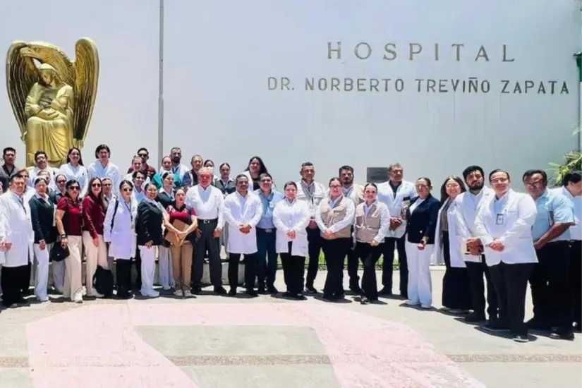 Personal del hospital Dr. Norberto Treviño Zapata de Matamoros, junto a quienes se llevaron a cabo los trabajos para detectar posibles daños por lluvias. Foto: Daniel Espinoza