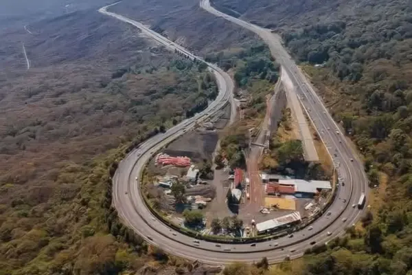 Esta carretera de Edomex tiene la curva más peligrosa de México con un giro de 180 grados