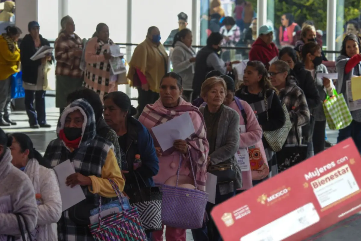 Mujeres formadas para recibir el apoyo del programa Mujeres con Bienestar Foto: X @Radio_Formula